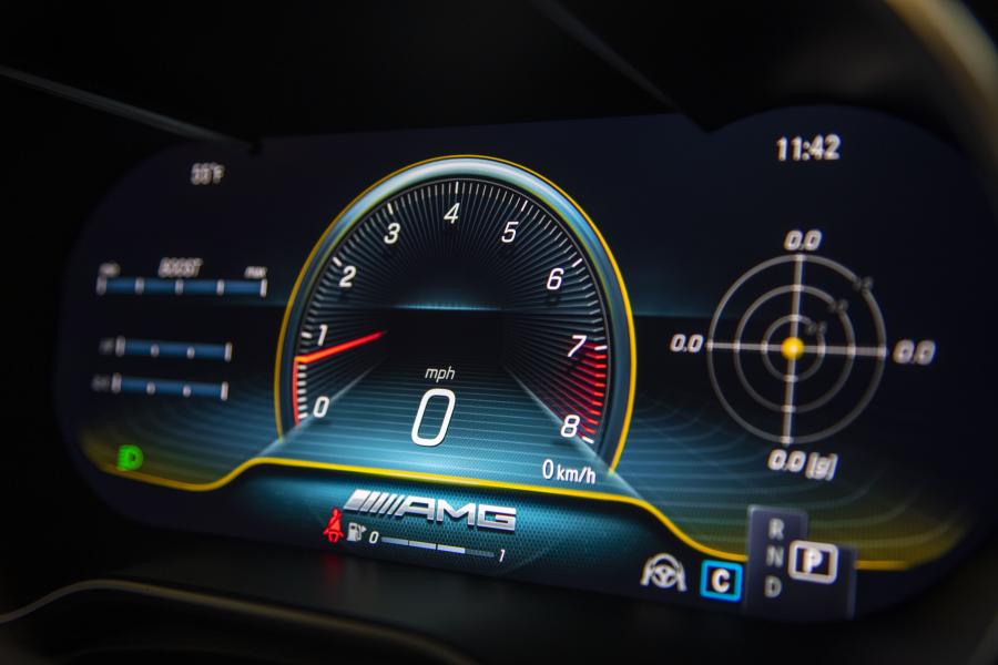 Панель приборов Mercedes-AMG C63 S (W205) 2018 года  (NA) (фото 38 из 40)